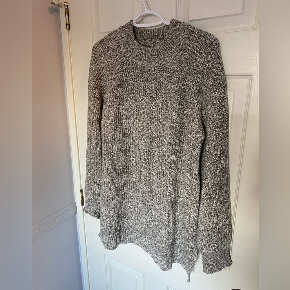 Roots Crew Sweater, size L